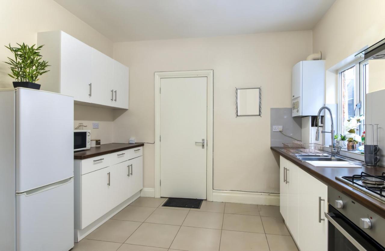 090 Beautiful 1 Bedroom Flat Near Luton Town And Station Экстерьер фото