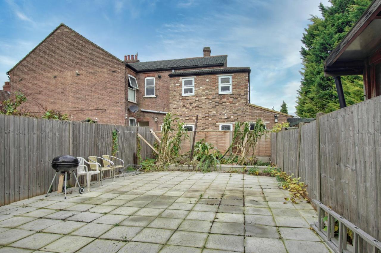 090 Beautiful 1 Bedroom Flat Near Luton Town And Station Экстерьер фото